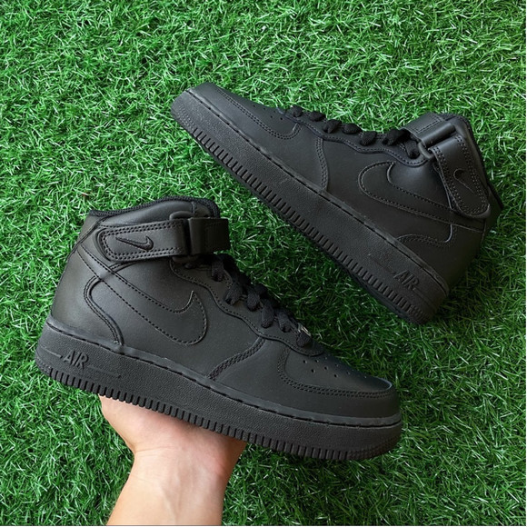 Nike Shoes - Nike Air Force 1 Mid Le